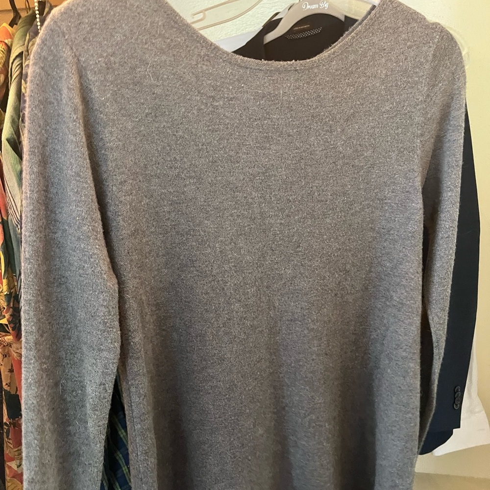Button back grey sweater - Picture 4 of 4